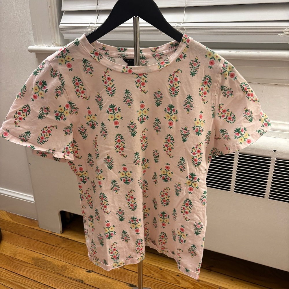 Like New Women's Ann Taylor Floral T-Shirt Size Medium